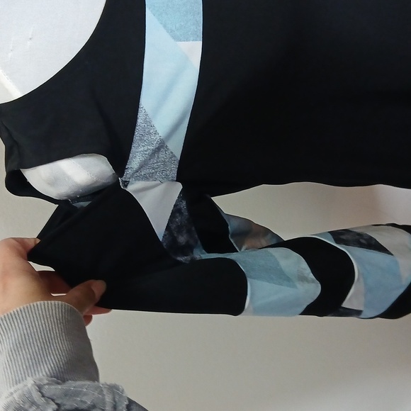 Alfani black abstract cold shoulder tunic top size small - Picture 2 of 12